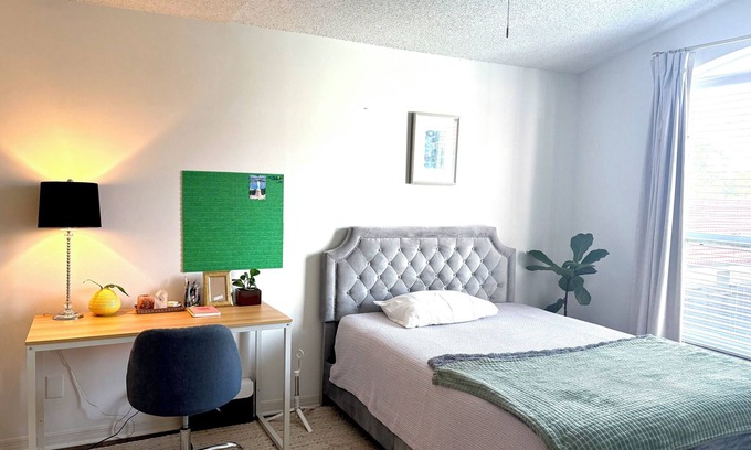 Palm Beach Gardens Apartamento | Safe & Quiet Private Room in Palm Beach Gardens with fitness room, AC