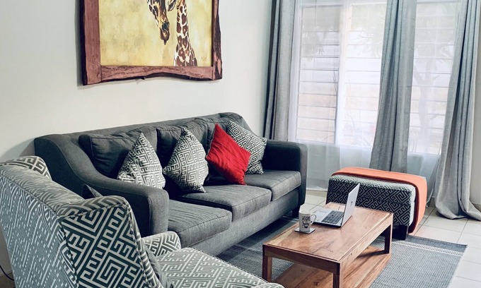 Lusaka Apartamento | Safe & secured villas, great location, suitable for business, family or leisure.