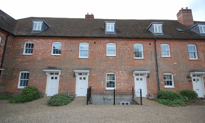 Blythburgh Cabaña | SAFFRON, BLYTHVIEW, family friendly, with pool in Southwold