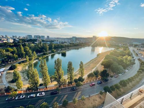 Nove Mesto Apartamento | SAG 12th floor Koloseo residence Lake view Free parking