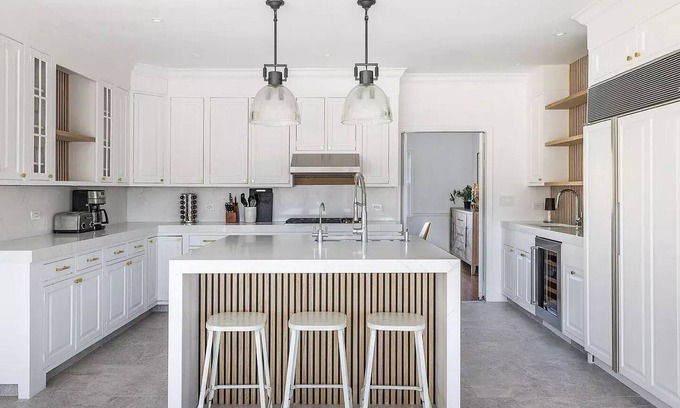 Sagaponack Casa | Sagaponack Estate, South of Hway, Pool+Spa+Tennis—AUG-LD 2024 still AVAILABLE!