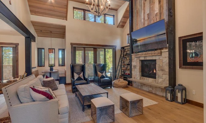 Truckee Casa | Sage Hen at Grays Crossing - Gorgeous 4BR 4BA Home w Private Hot Tub