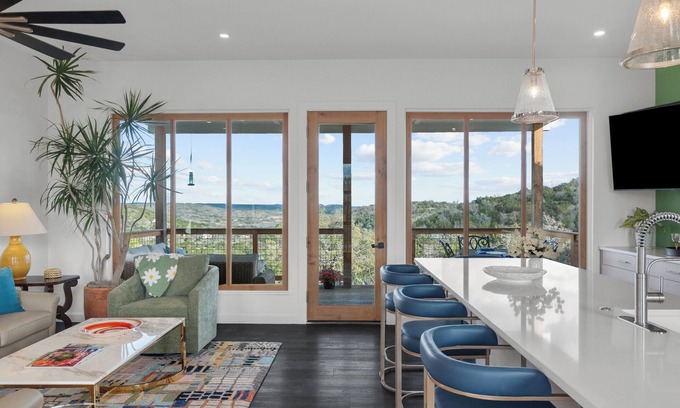 Fredericksburg Casa | Sage Rock, a beautiful guesthouse in the heart of Fredericksburg wine country.