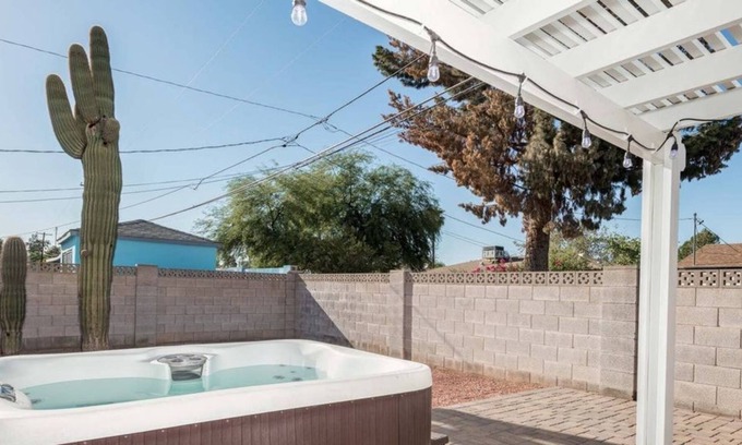 Cavalier Vista Casa | Saguaro Sky ~ Old Town with Hot Tub 3BD/2BA