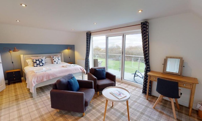 Filey Casa | Sailaway Cottage at The Bay Filey with resort pool and gym