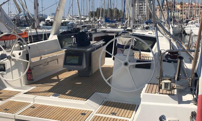Cannes City Centre Alquiler De Eote | Sailboat in the heart of Cannes - L'Uhaina