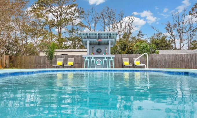 Dolphin's Cove Casa | Sailfish Beach House - Pool Hottub Putting Green