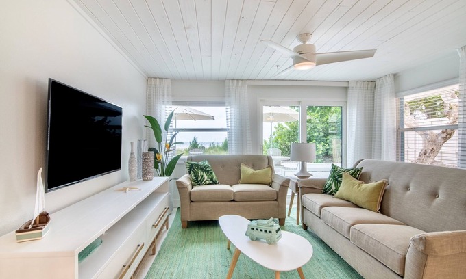 Holmes Beach Cabaña | Sailfish Gulf Suites #2, Beachfront, Steps to the Sand