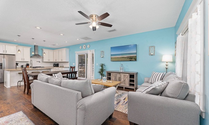 Marineland Acres Casa | Sailing Mood | Pet Friendly Beach House with Grill - Near Golf + Beach