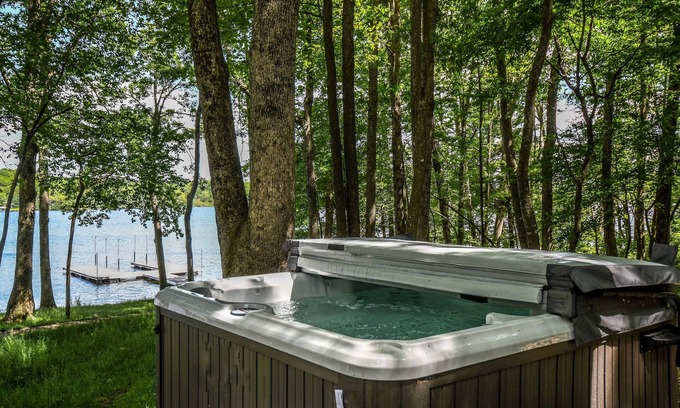 Blakeslee Casa | 700 pies de Lake Front, Lake Views y una piscina comunitaria!