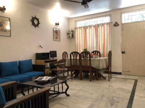 Vasant Kunj Cama Y Desayuno | Sailors Home - C6, Vasant Kunj
