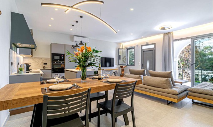 Chlomos Casa | Sailors Luxury Cottage