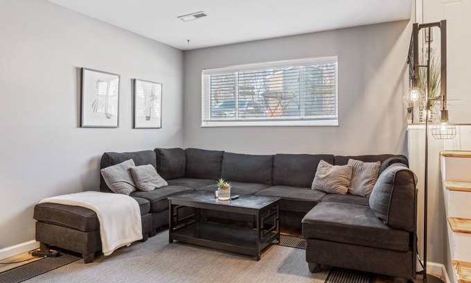 St. Charles Casa | Saint Charles 2 Bedroom Townhome by StayLage