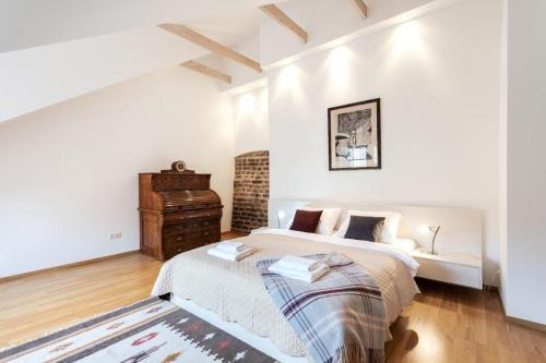 Old Town Apartamento | Saint John Two Bedroom Cottage by Reside Baltic