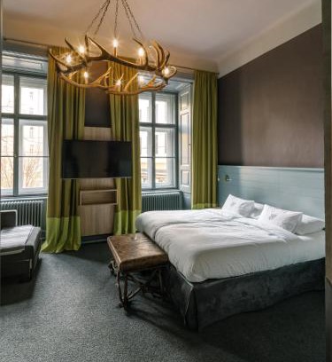 Wieden Hotel | Saint SHERMIN bed breakfast & champagne