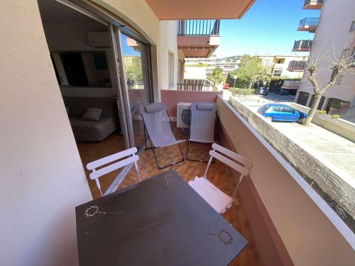 Sainte-Maxime Apartamento | Sainte-Maxime : Studio cabine avec piscine, parking, climatisation et terrasse - FR-1-226-294