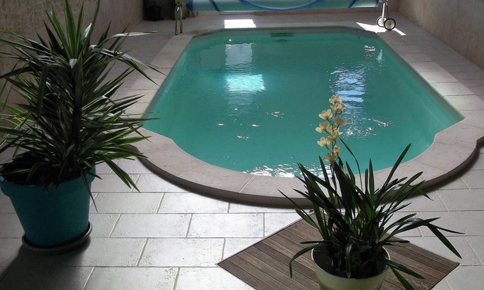 Montpellier de Medillan Casa | SAINTONGE ROMANE Piscina cubierta climatizada