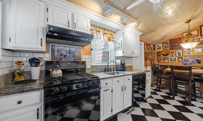 Hyannis Casa | Sal's Place