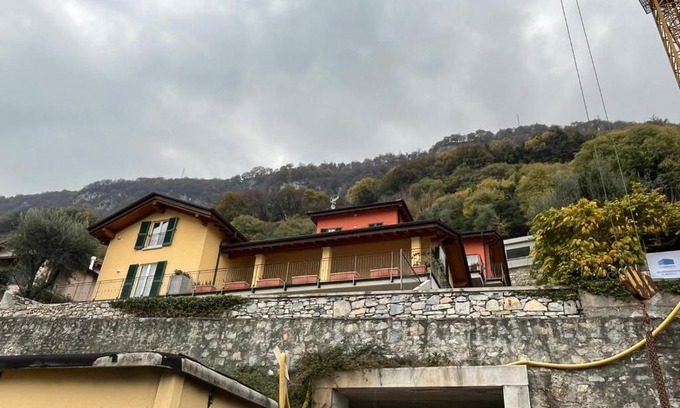 Sala Comacina Apartamento | SALA COMACINA APARTMENT NO 1-SLEEPS 10 by Italian Apartments