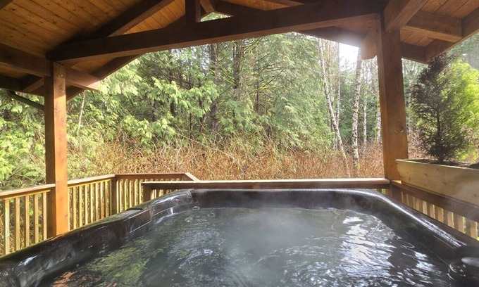 Ucluelet Cabina | Evergreen Rainforest Retreat- Salal