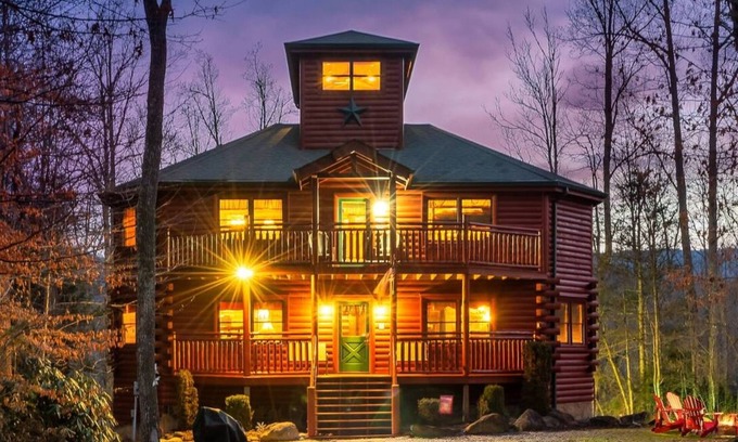 Cosby Cabina | PVT Heated Pool / Smokies Cabin / HotTub / FirePit / Theater RM / Family / Views