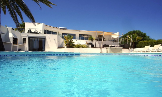 Salema Villa | EXCEPCIONAL VILLA DE SUEÑO CON VISTA AL MAR DE 180 °: PARAÍSO EN SALEMA. AIRCO GUAU