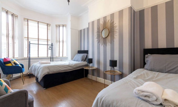 Salford Casa | Salford City Oasis - Spacious 4 Bedroom House