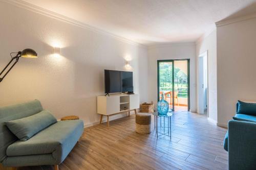 Salgados Apartamento | Salgados 1 Bedroom Apartment - 500m from the Beach