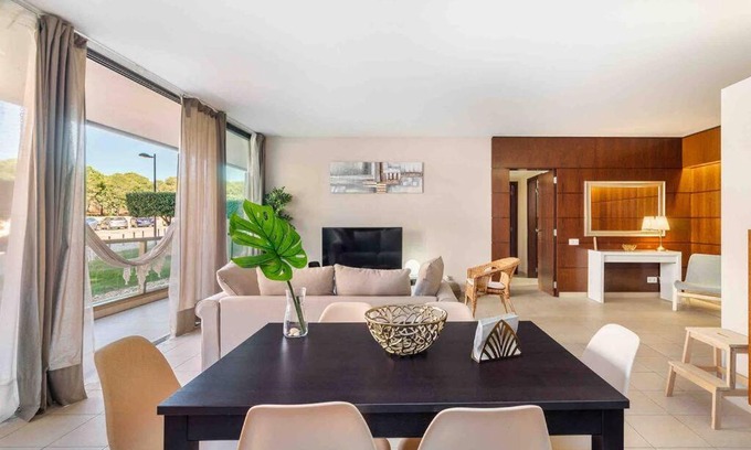 Salgados Apartamento | Salgados Beach House 2-Bedroom & 7 Pools