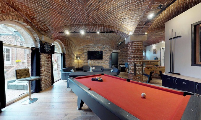 Talmas Casa | Salle de Jeux Dans un Écurie