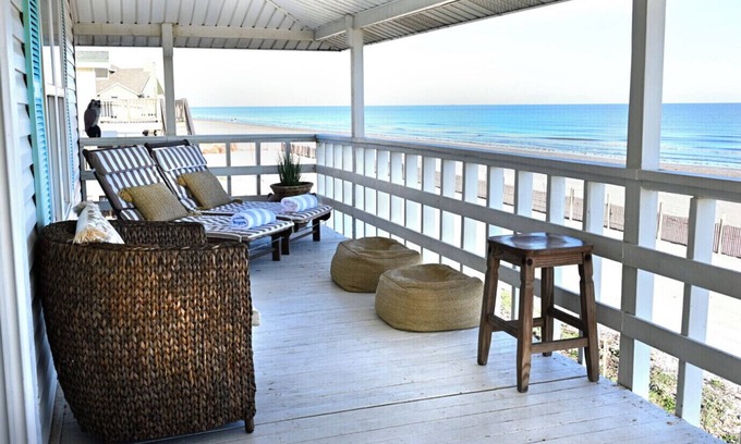 Bermuda Beach Casa | Salt Air Cottage: Beachfront Charming & Luxe home!