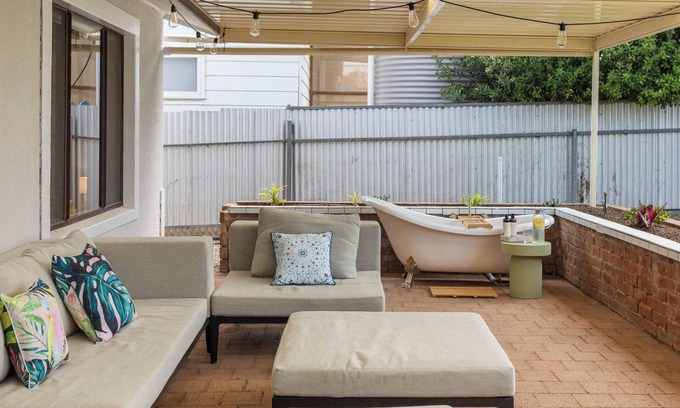 Carrickalinga Casa | Salt & Sage - Walk to beach/Trampoline/Nintendo Wii/Ping Pong/Basketball