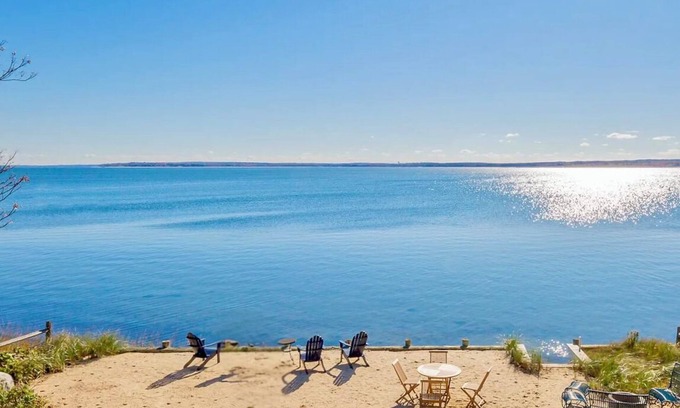 Aquebogue Casa | "Salt & Serenity" - Absolute Beachfront Retreat on the North Fork