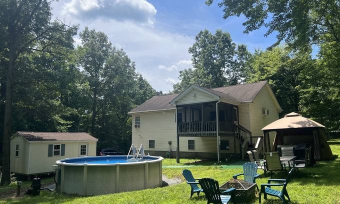 Stroudsburg Casa | Salt Water Pool-7 Person Hot tub- Open Concept 4Bd-2ba Home-Game Rm & 2 Firepits