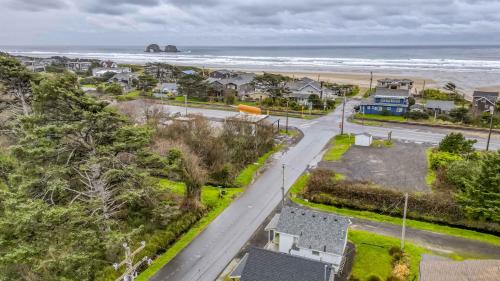Rockaway Beach Casa | Saltair Creek Cottage - Meredith Lodging