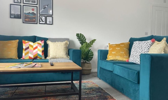 Ashby Woulds Casa | Modern coach-house with free Wi-fi and off-street parking