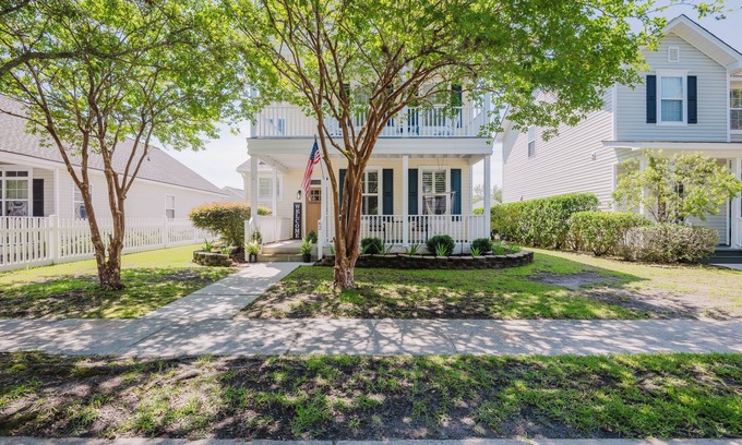 Bluffton Casa | Saltee Cove Coastal Getaway. 3 Bedroom/2.5 Bath Lowcountry Cottage