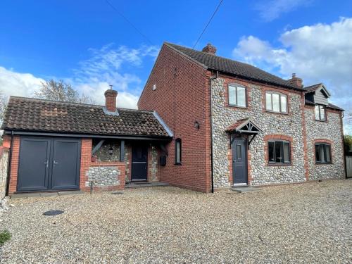 Holt Casa | Saltkettle in Blakeney, sleeping 12 in 5 bedrooms