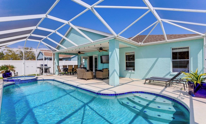 Sabal Harbour Casa | Saltwater Pool & Spa at Home in Bradenton