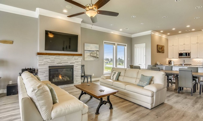 Indian Beach Casa | Salty Blue Mermaid | Newly Built, Fireplace!
