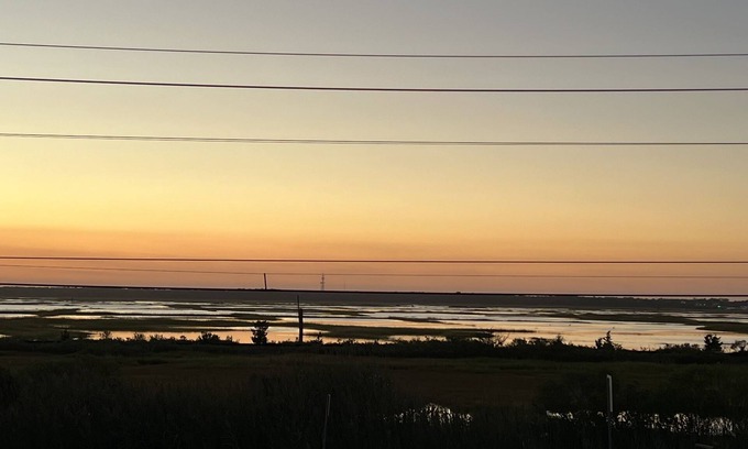South End Condominio | Salty Dog: South End Sunsets - Dog Friendly - 2 short blocks to guarded beach