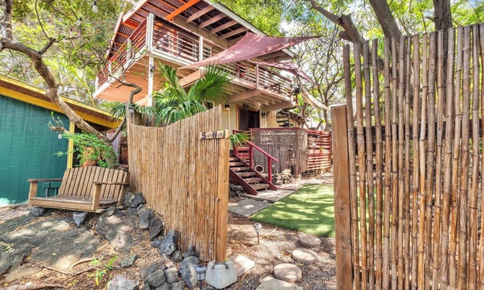 Kahaluu Bay Cabina | Salty Hale at the Salty Jungle Kona