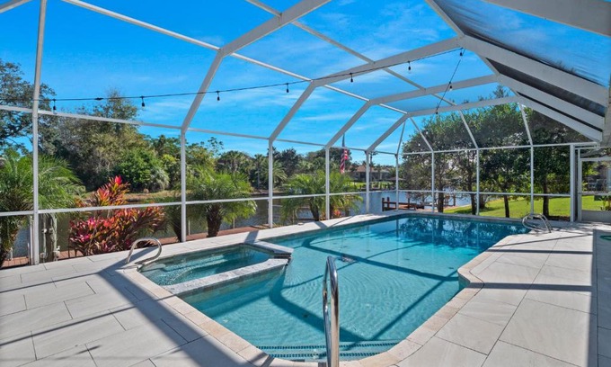 Palm Harbor Casa | SALTY TURTLE Luxury Salt Water Pool Home on Salt Water Canal with Tiki Bar