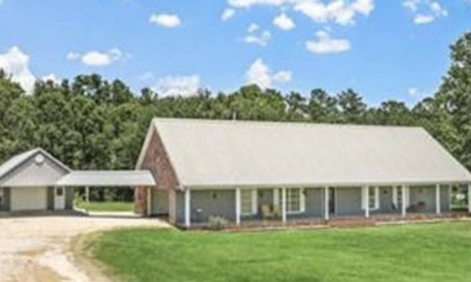 Kentwood Casa | Sam's Place A relaxing place in a country setting.