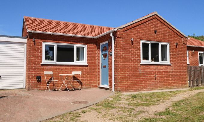 Anderby Creek Casa | SAMPHIRE, pet friendly, country holiday cottage in Anderby Creek