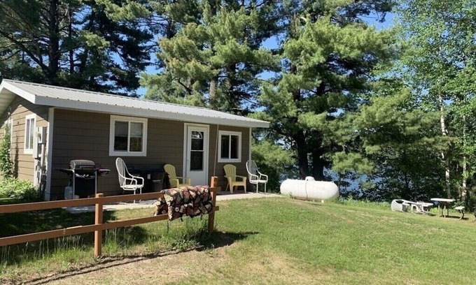 Sarona Cabina | Sam’sPlace Cabin 1 on Long Lake, near shoreline, quiet. Own dock available.