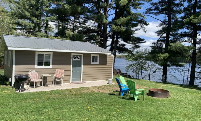 Sarona Cabina | Sam’sPlace Cabin 2 on Long Lake, near shore line, Quiet. Own dock available.