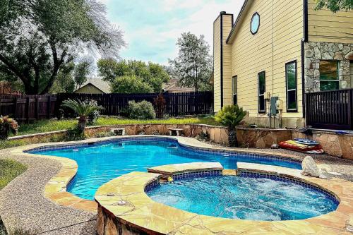 Oak Creek Casa | San Antonio Home with Pool and Hot Tub Near SeaWorld!