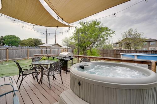 West San Antonio Casa | San Antonio Home with Hot Tub - 1 Mi to SeaWorld