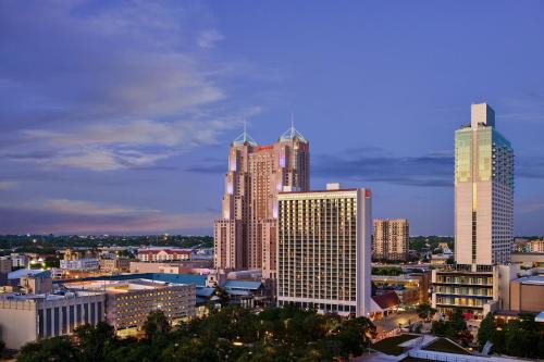 Downtown San Antonio Hotel | San Antonio Marriott Rivercenter on the River Walk